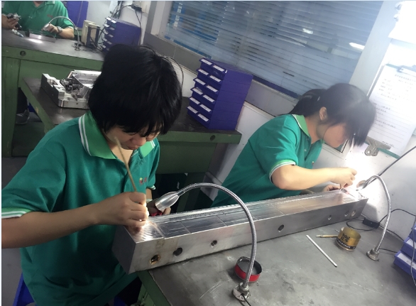 毅順省模拋光員工風采5