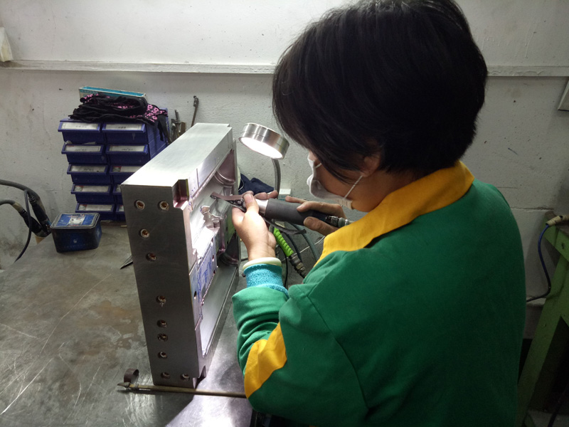 用拋光機進行拋光