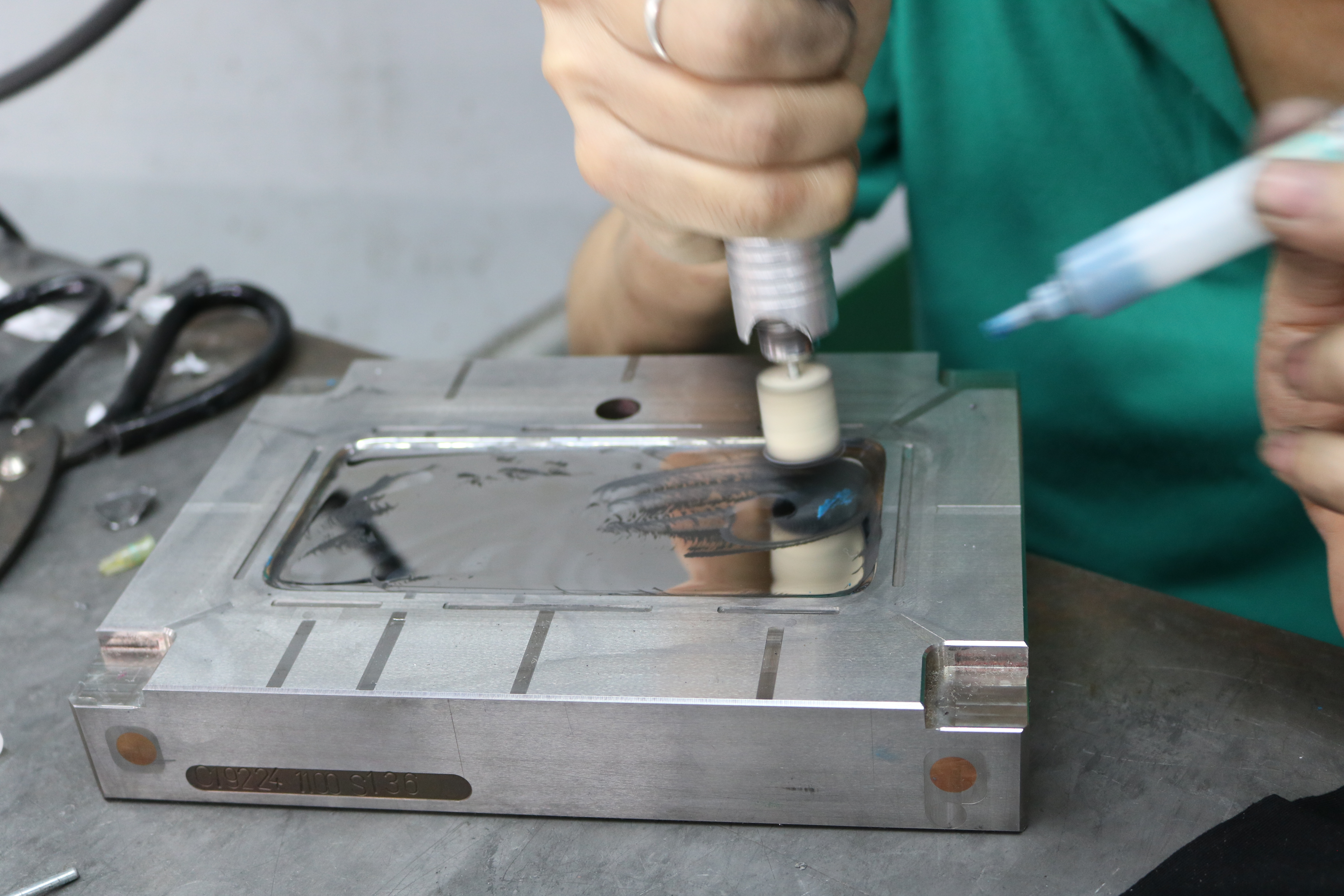 塑膠模具省模拋光