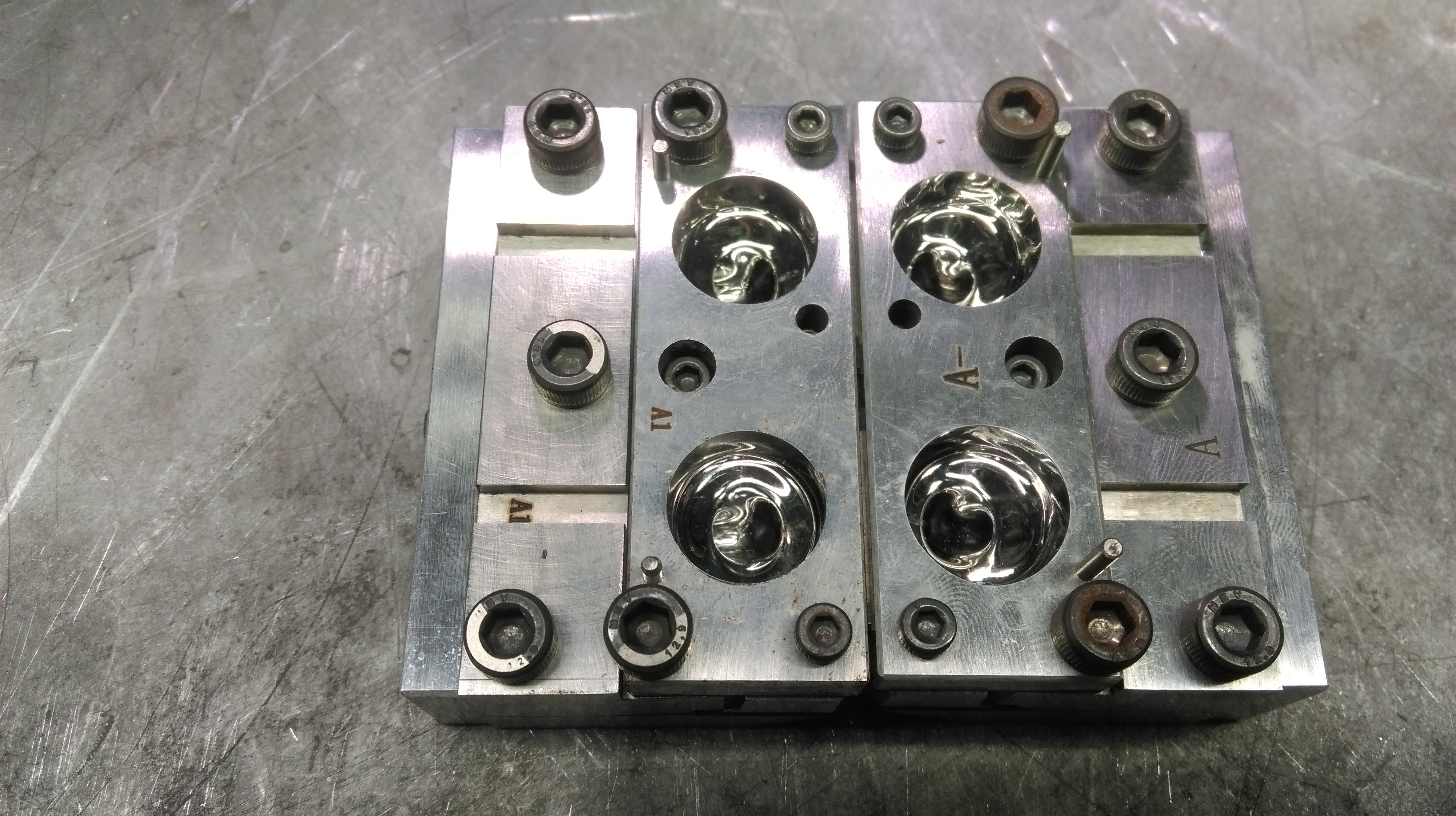 鏡面拋光加工耳機模具